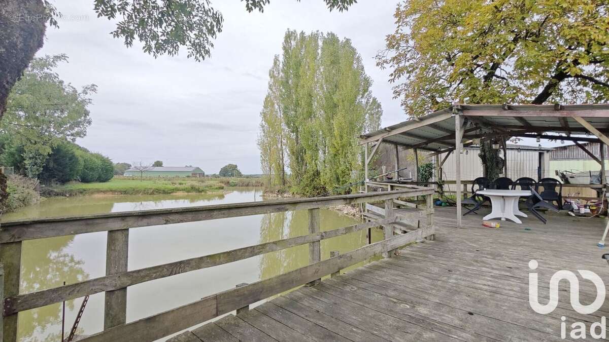 Maison 217 m² à Saint-Marc-La-Lande  - photo 2