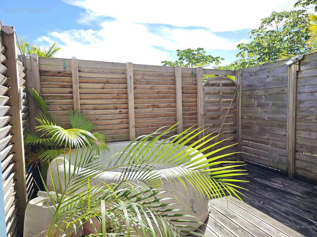 Maison à LES TROIS-ILETS