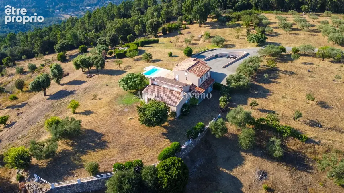 Propriété d’exception sur 5 hectares au coeur du Massif de Tanneron avec piscine vue dégagée sur les collines - photo 2