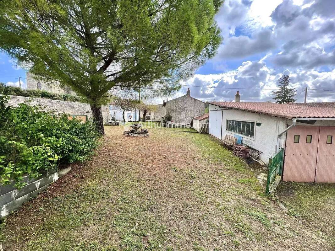 Maison à SAINT-SEVERIN-SUR-BOUTONNE