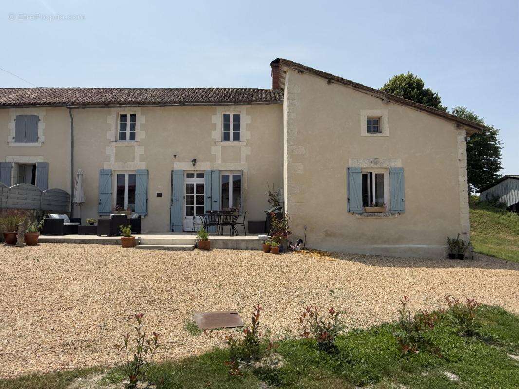 Maison à AUBETERRE-SUR-DRONNE