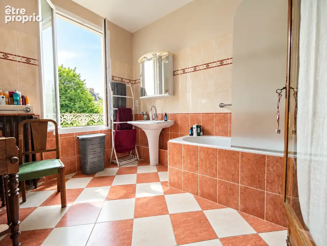 Maison familiale avec jardin , centre ville Cognac - photo 13