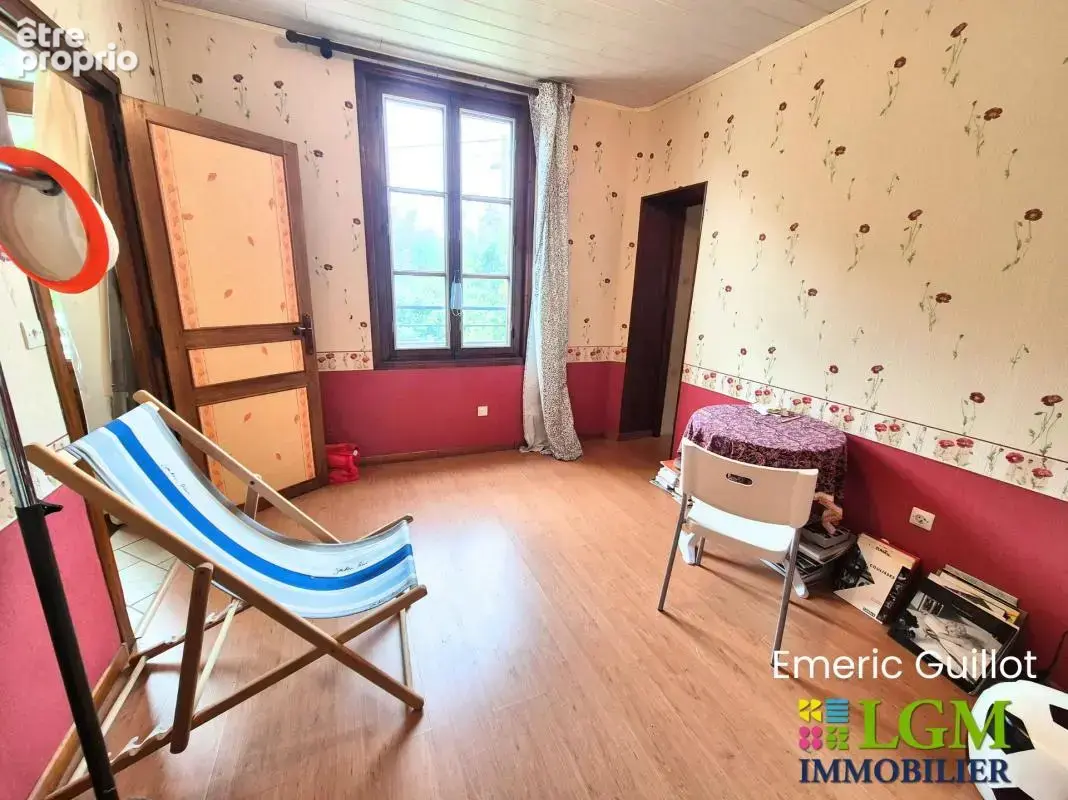 À SAISIR – Maison familiale de 128 m² avec jardin clos et arboré de 905 m² - Grand Garage - à Thoré-la-Rochette (41100) - photo 8