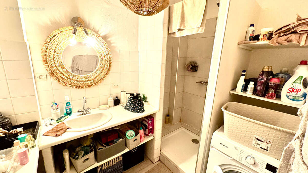 Appartement à ENTRAIGUES-SUR-LA-SORGUE