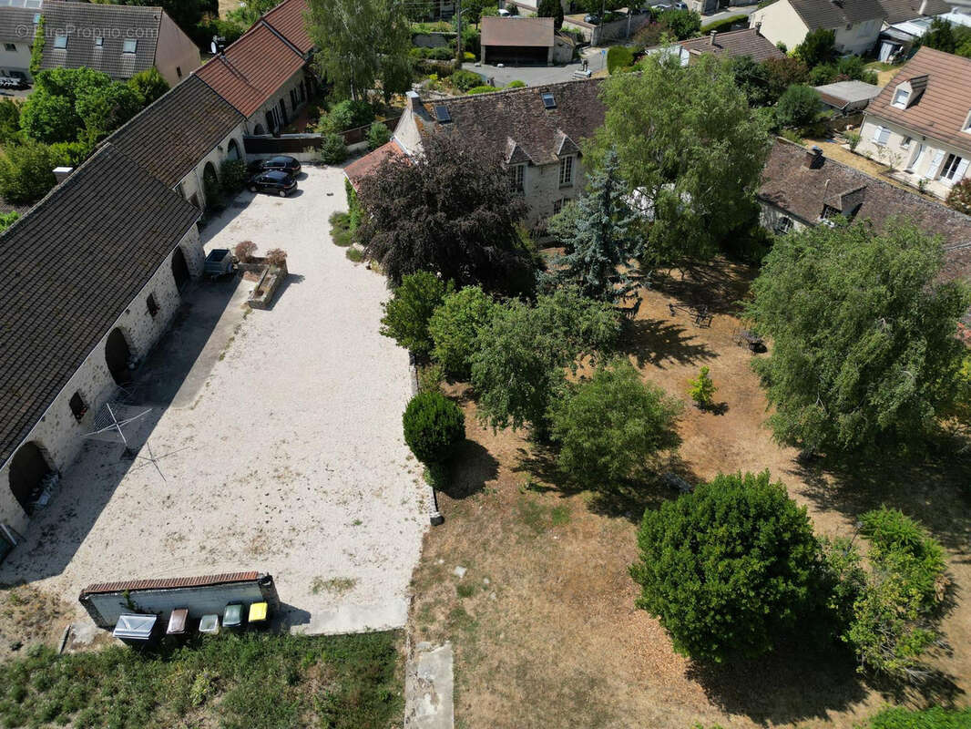 Ensemble immobilier de charme avec maison de 310 m2 et dépendances - photo 27