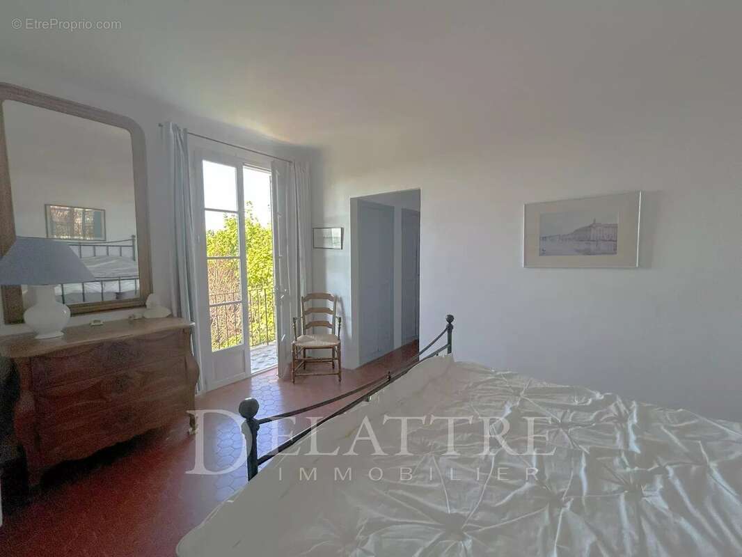 Maison à CHATEAUNEUF-GRASSE