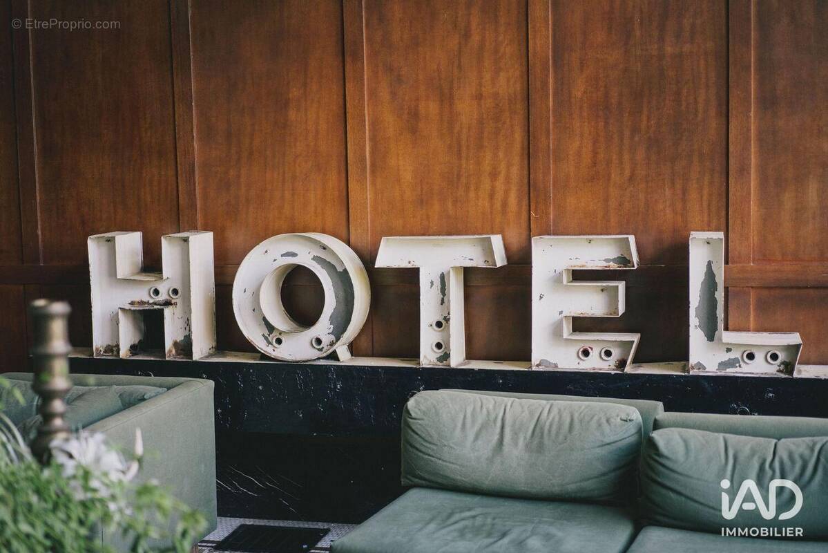 Photo 1 - Commerce à SAINT-DENIS