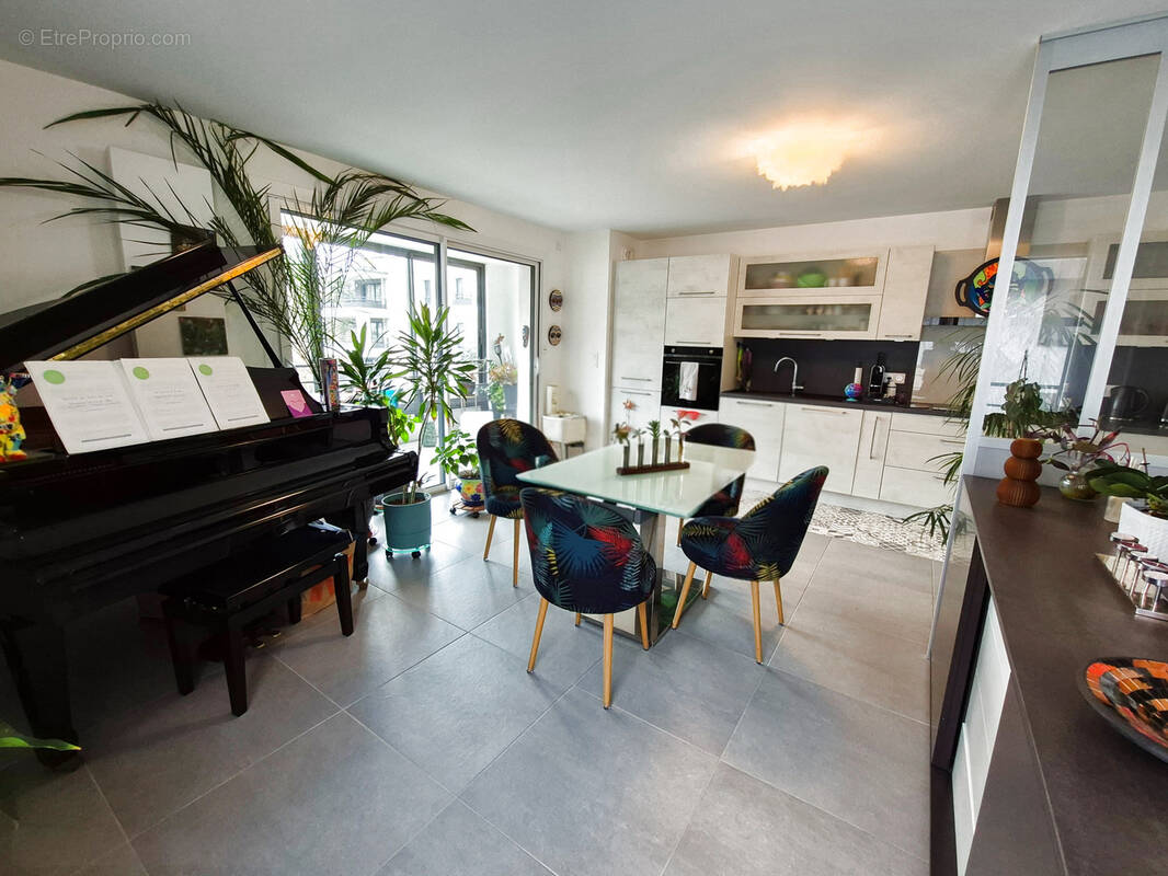 Appartement à COLLONGES-SOUS-SALEVE