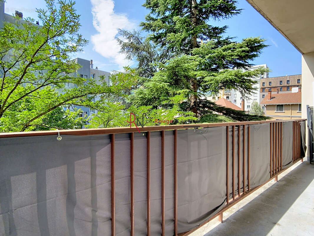 Exclusivité - T3 traversant rénové avec balcon - photo 2