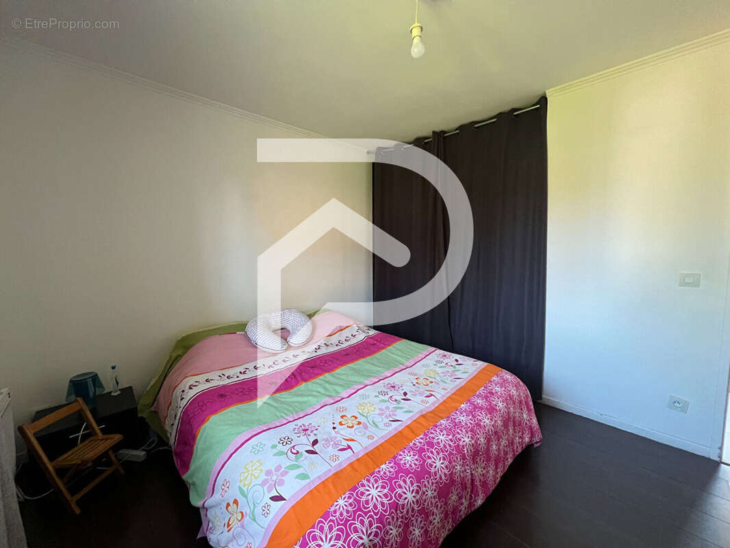 Maison à LE MESNIL-SAINT-DENIS