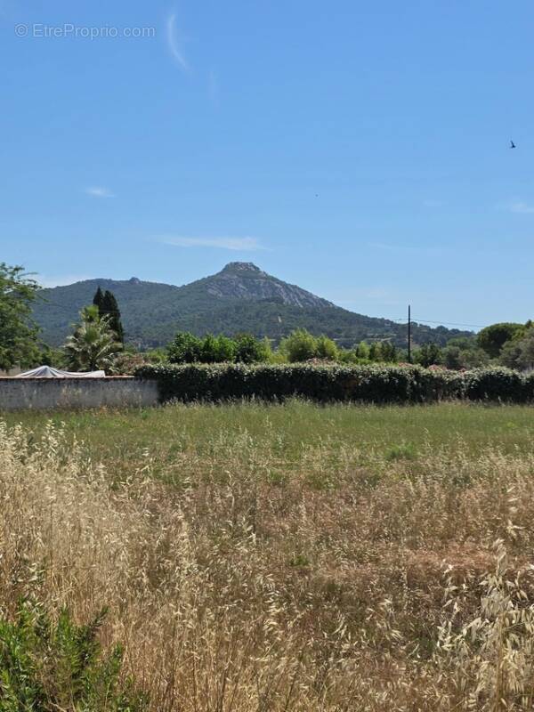 Terrain à LA CRAU