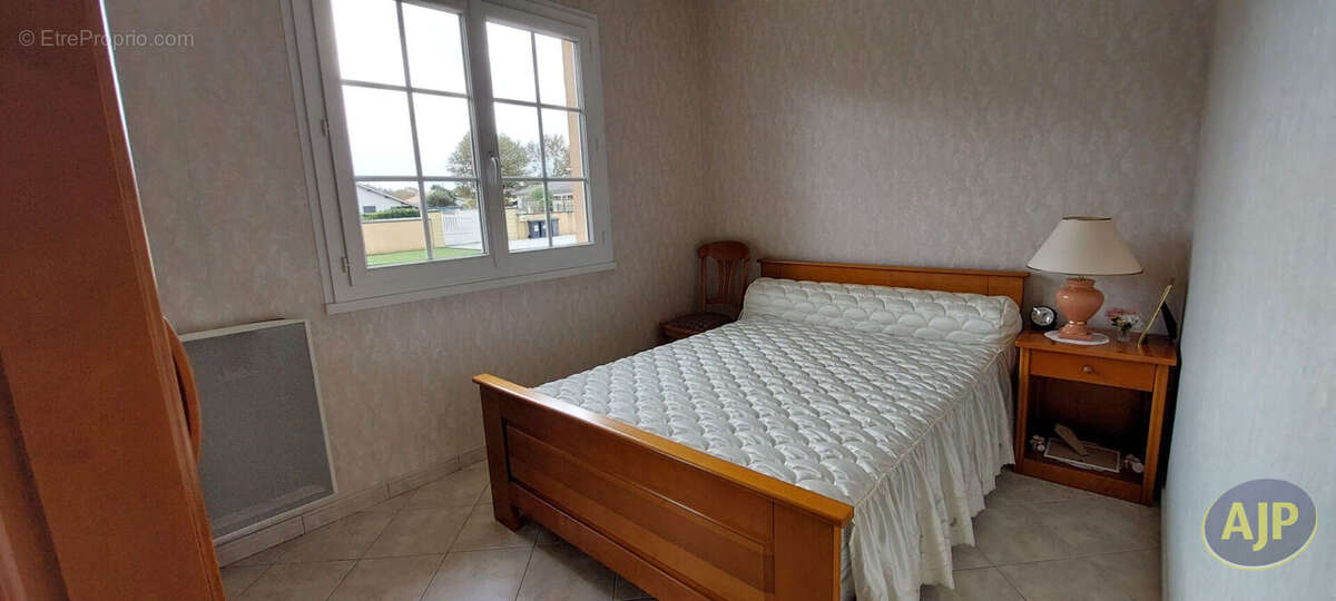 Maison à SAINT-JEAN-D'ILLAC