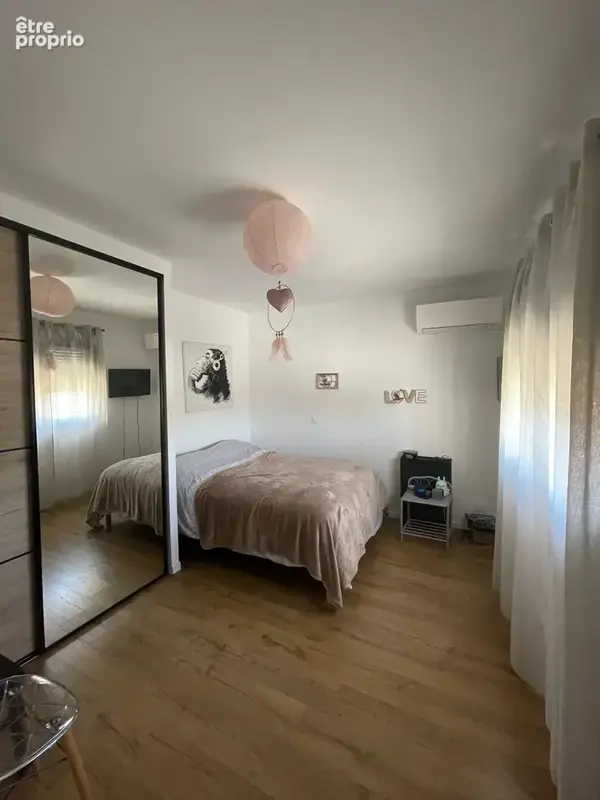 À vendre à Troyes, maison contemporaine de 149m2, 4 chambres, piscine, terrain de 571m2. - photo 9