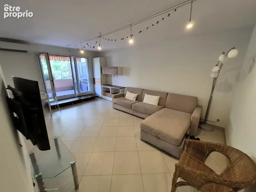 Grand T2 avec belle terrasse et garage fermé - photo 5