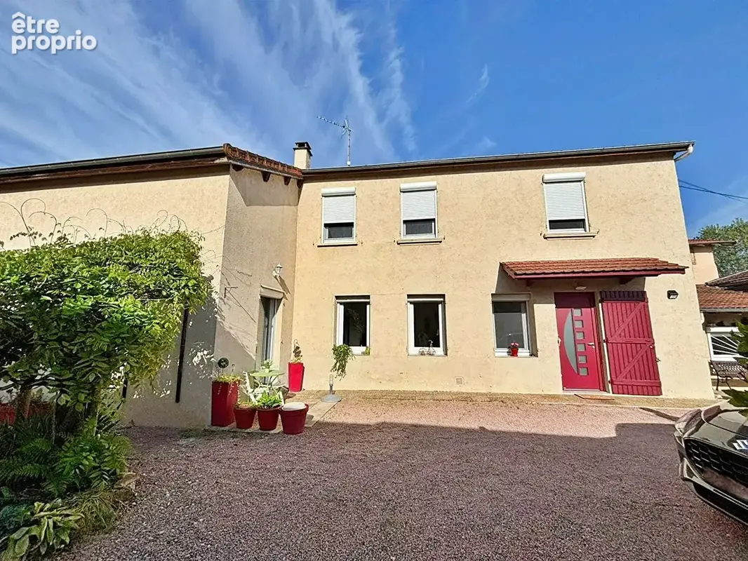 Photo Maison à Pouilly-Sous-Charlieu au prix de 260 000€