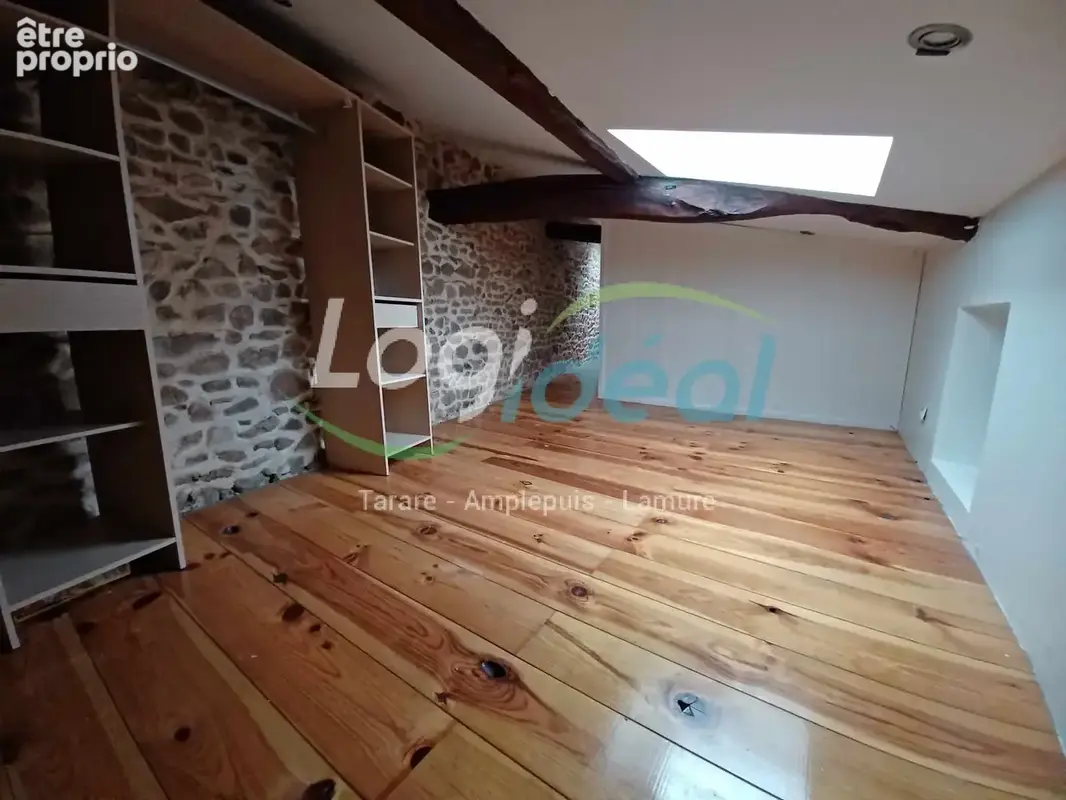 Maison de village mitoyenne de 71 m2 habitables à restaurer avec terrain. - photo 2