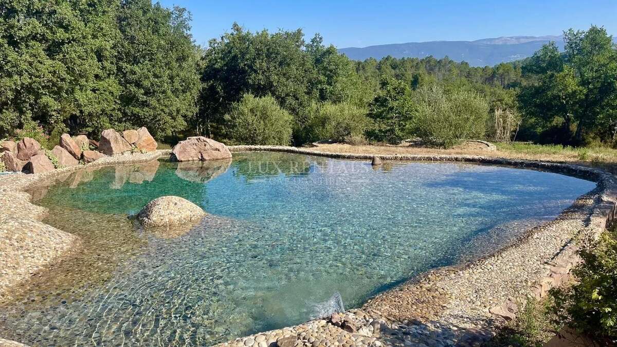 Maison à BAGNOLS-EN-FORET