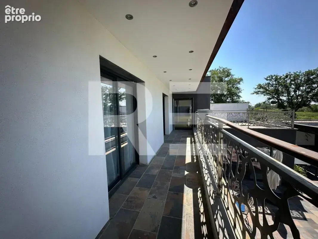 Villa d'exception 317 m2 avec piscine à Aigues-Mortes - photo 2