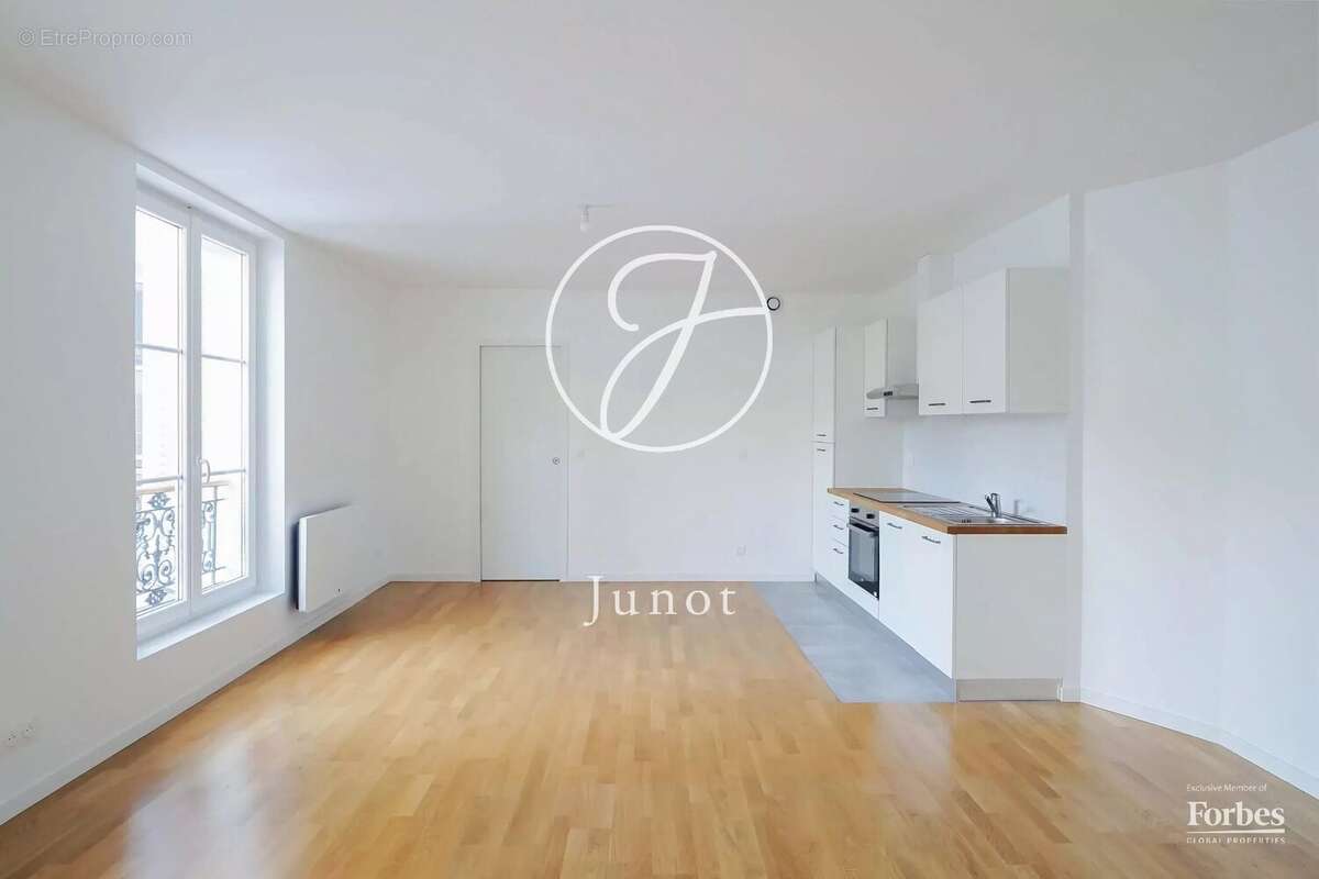 Appartement à PARIS-8E
