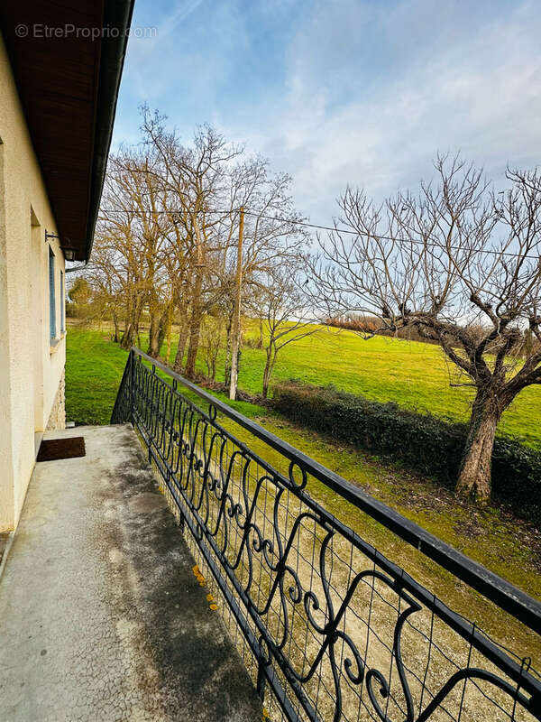 Maison à MAUVEZIN