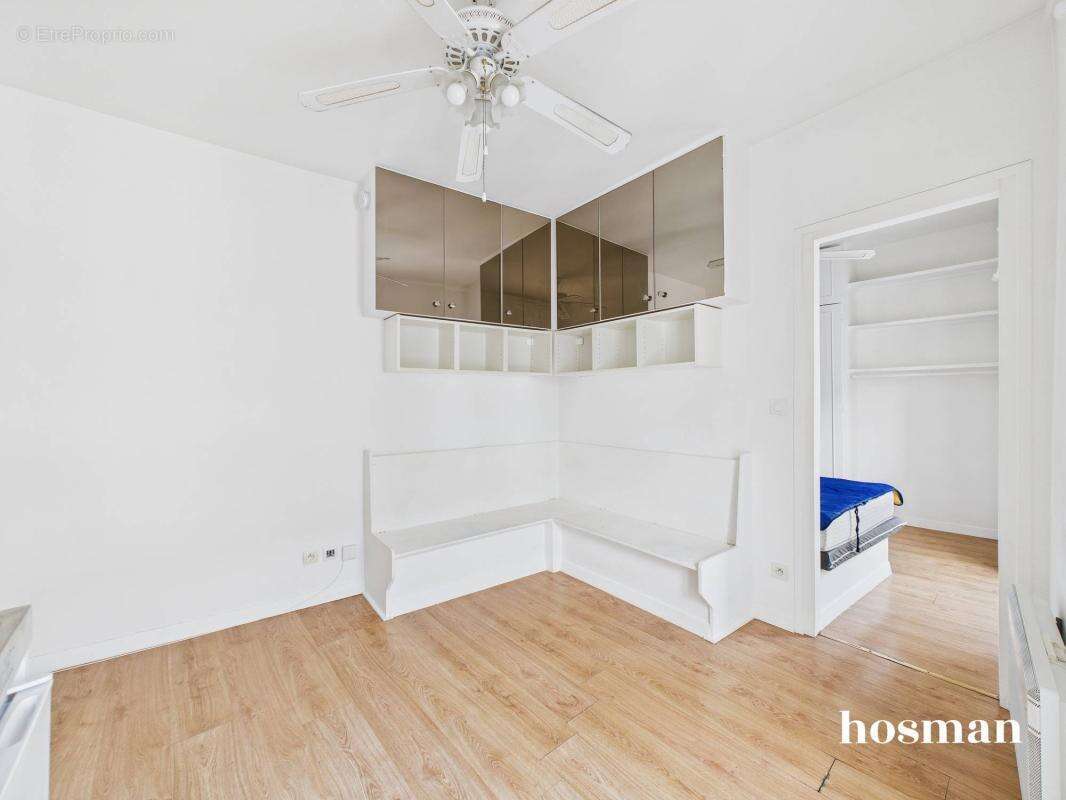 A réagencer ! 2/3 pièces de 46m² - Calme et copropriété rénovée - Métro Anvers - Rue Seveste - photo 9