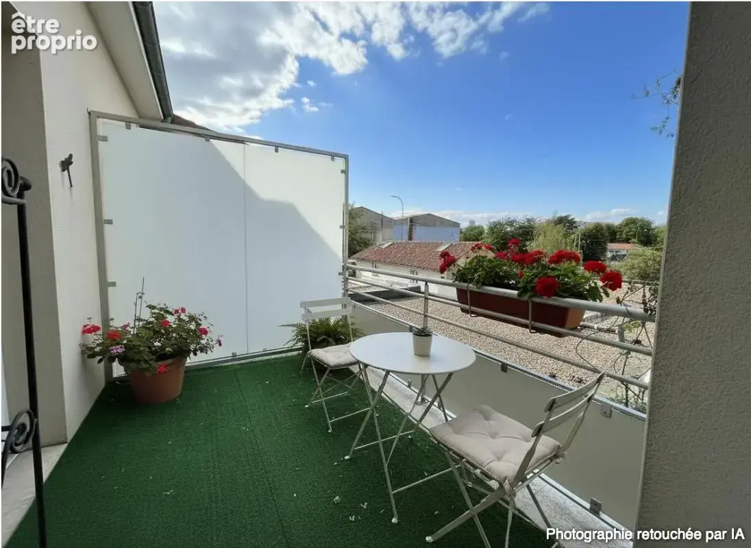 Saint-benoît - t2 avec balcon et parking sécurisé  - libre de toute occupation - photo 8