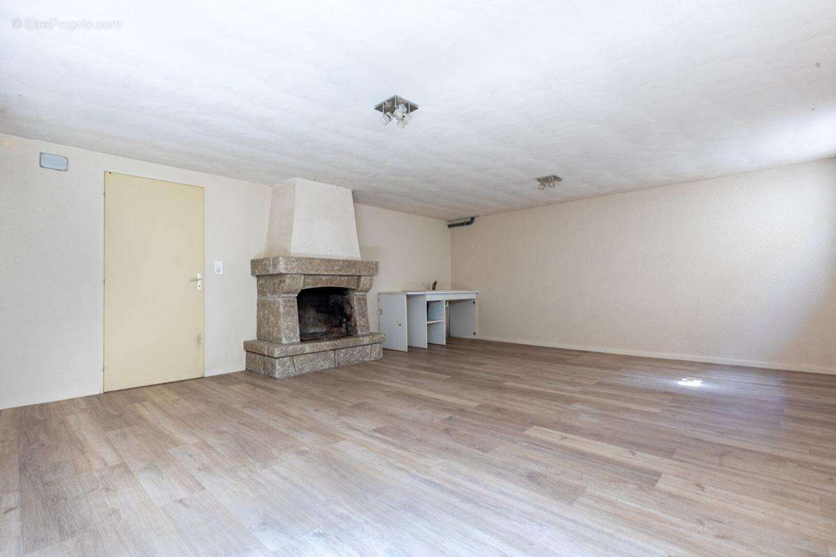 Maison Mouzillon 6 P . 4 Chs . Bureau . 177.85 M² . Double garages . T 1153 M² . Sous-sol - photo 15