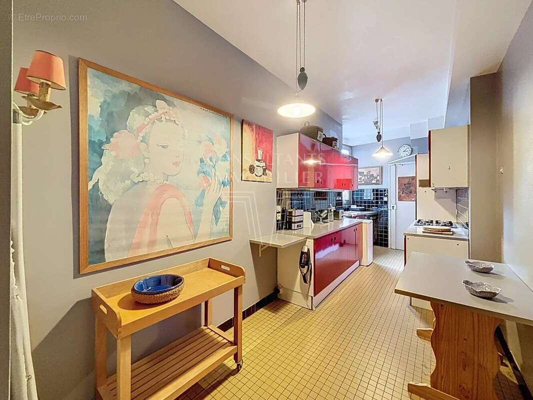 Appartement à PARIS-16E