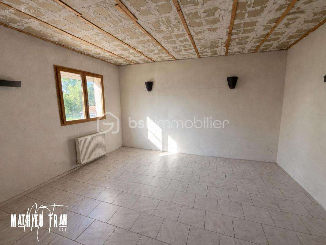 Maison à LA ROCHE-CHALAIS