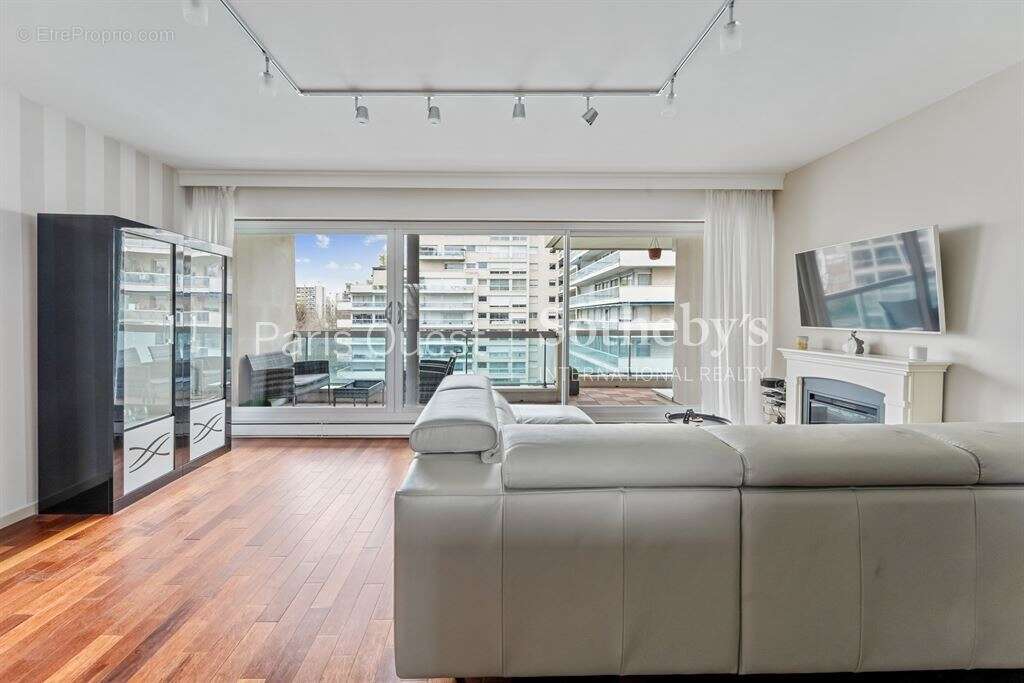 Appartement à NEUILLY-SUR-SEINE