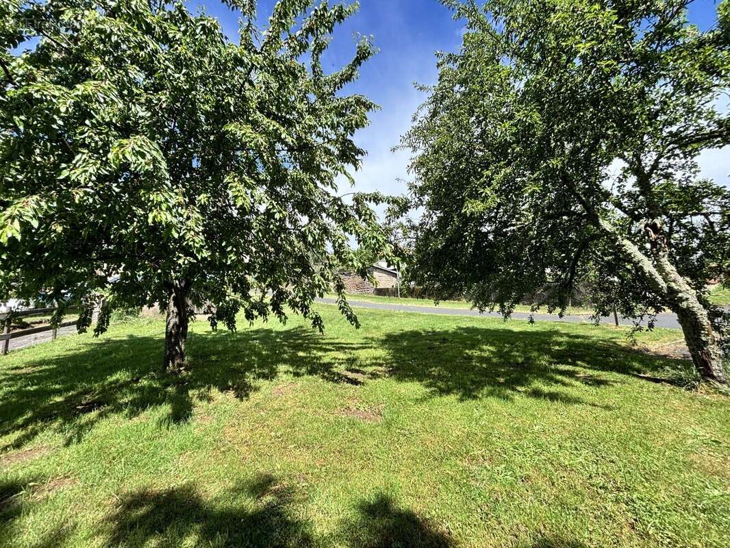 Appartement 500 m² à Saint-Igny-De-Vers  - photo 6