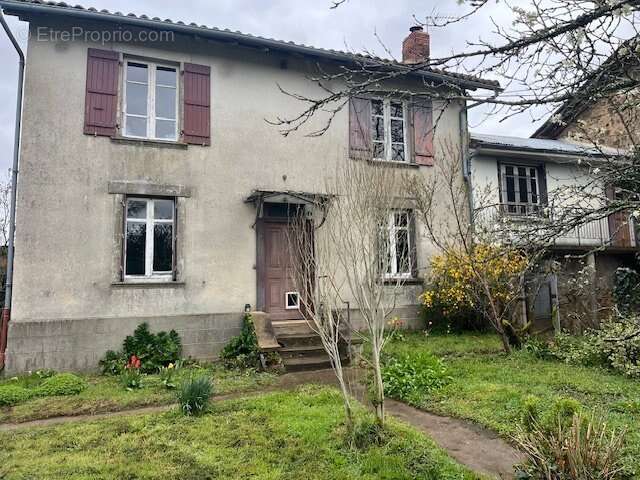 Maison à SAINT-LAURENT-SUR-GORRE