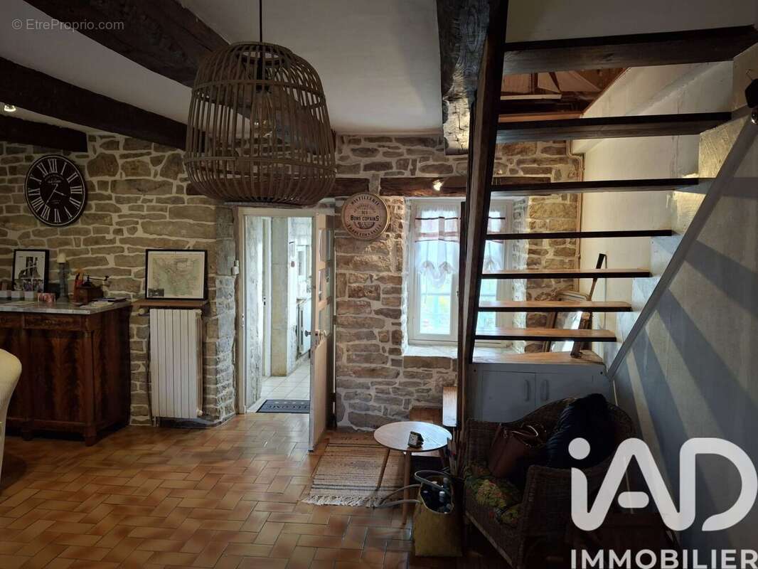 Maison 101 m² à Loze  - photo 6