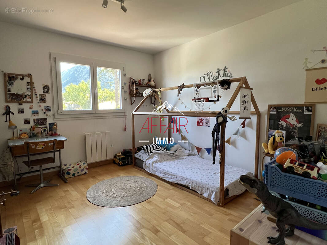 Appartement à COLLONGES-SOUS-SALEVE