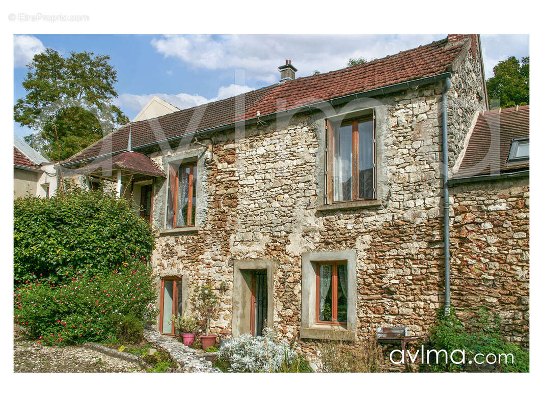 Maison à CRESPIERES