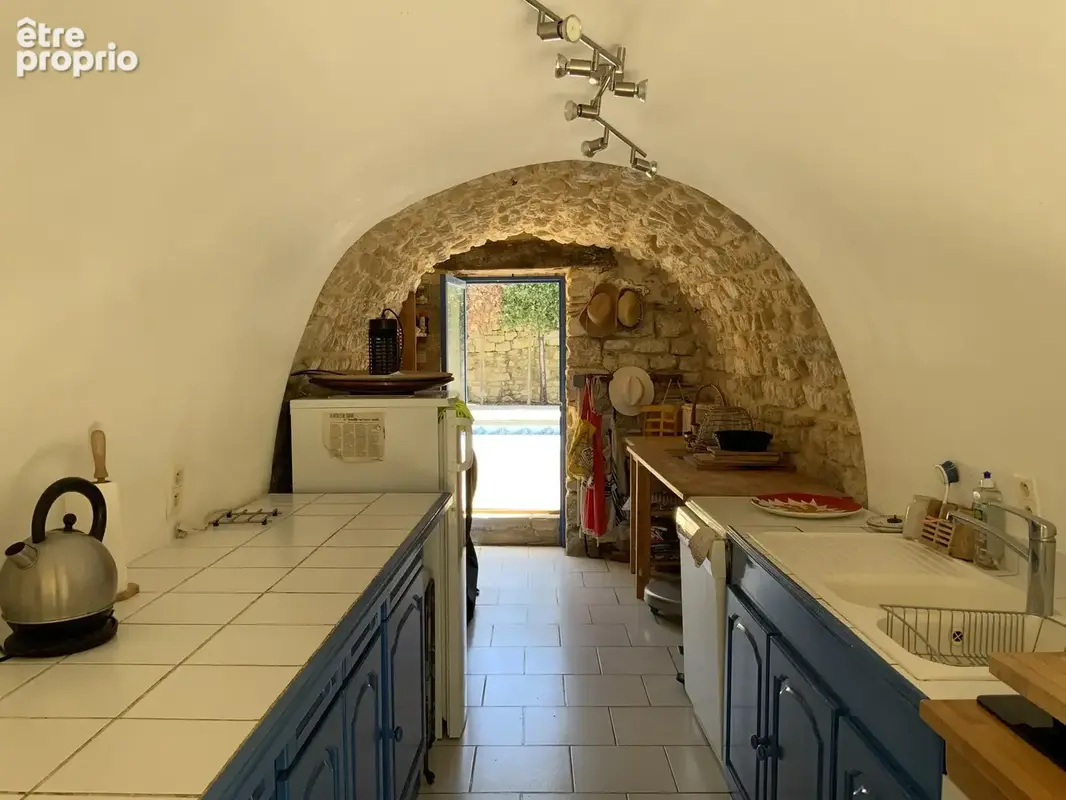 Charmante propriété en pierre offrant un cadre de vie rare au cœur d’un charmant village avec commerces. - photo 24