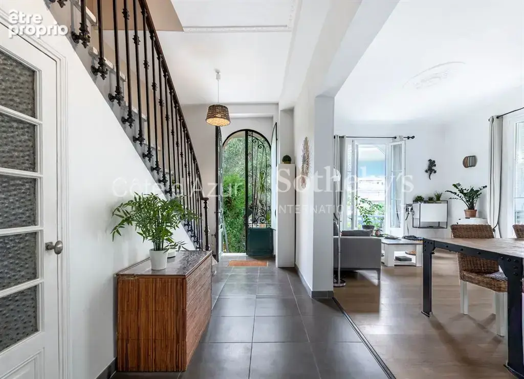 Rare, Nice quartier des Poètes, maison avec jardin, garage et fort potentiel locatif. - photo 3