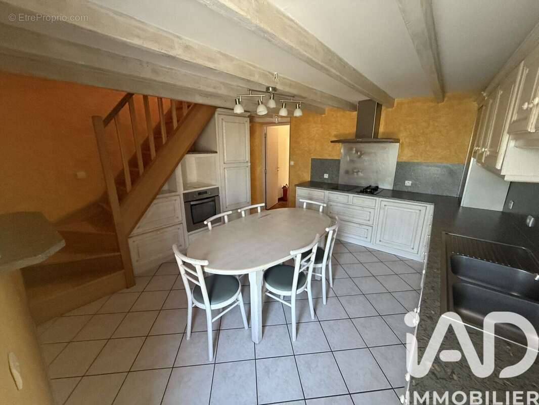 Maison 176 m² à Gourge  - photo 4