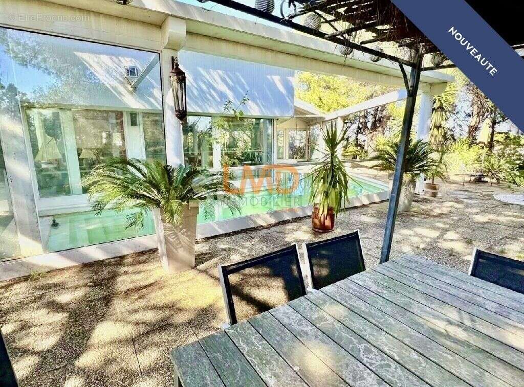 Maison à VESTRIC-ET-CANDIAC