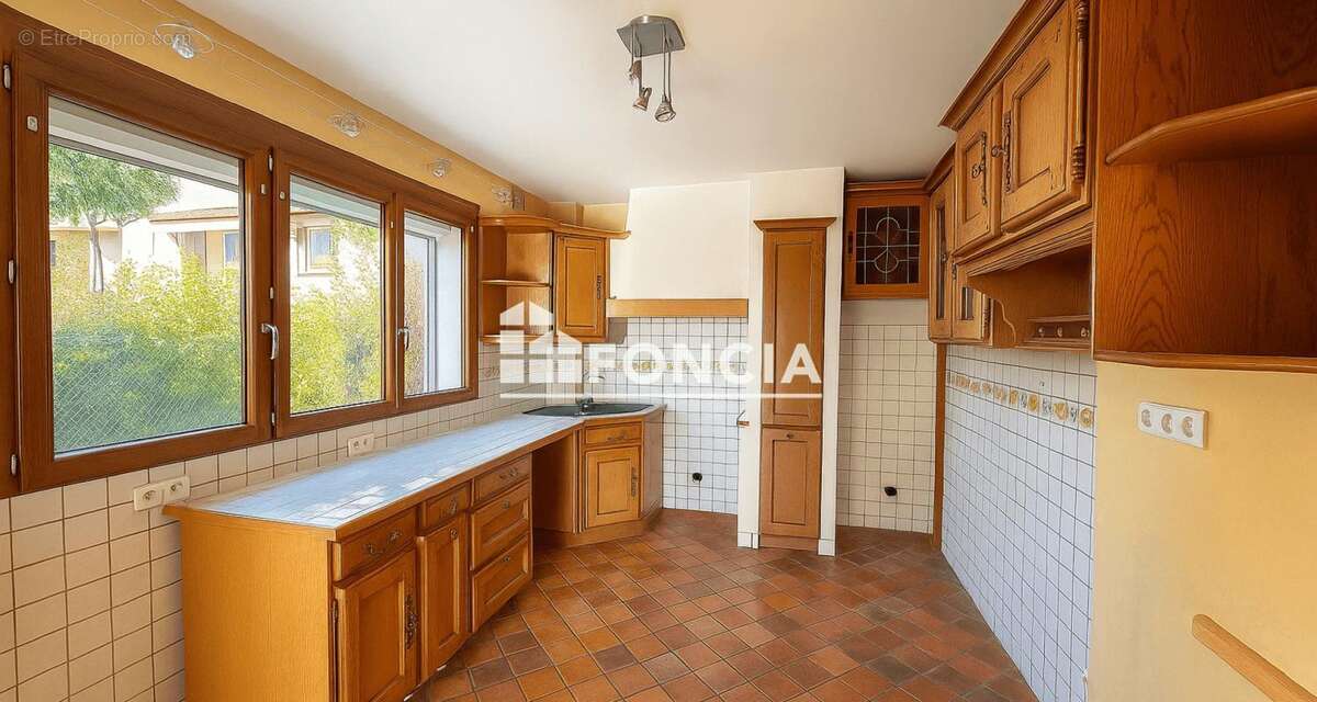 A VENDRE GAP SUD VILLA 2 appartements avec piscine et 3 garages - photo 5