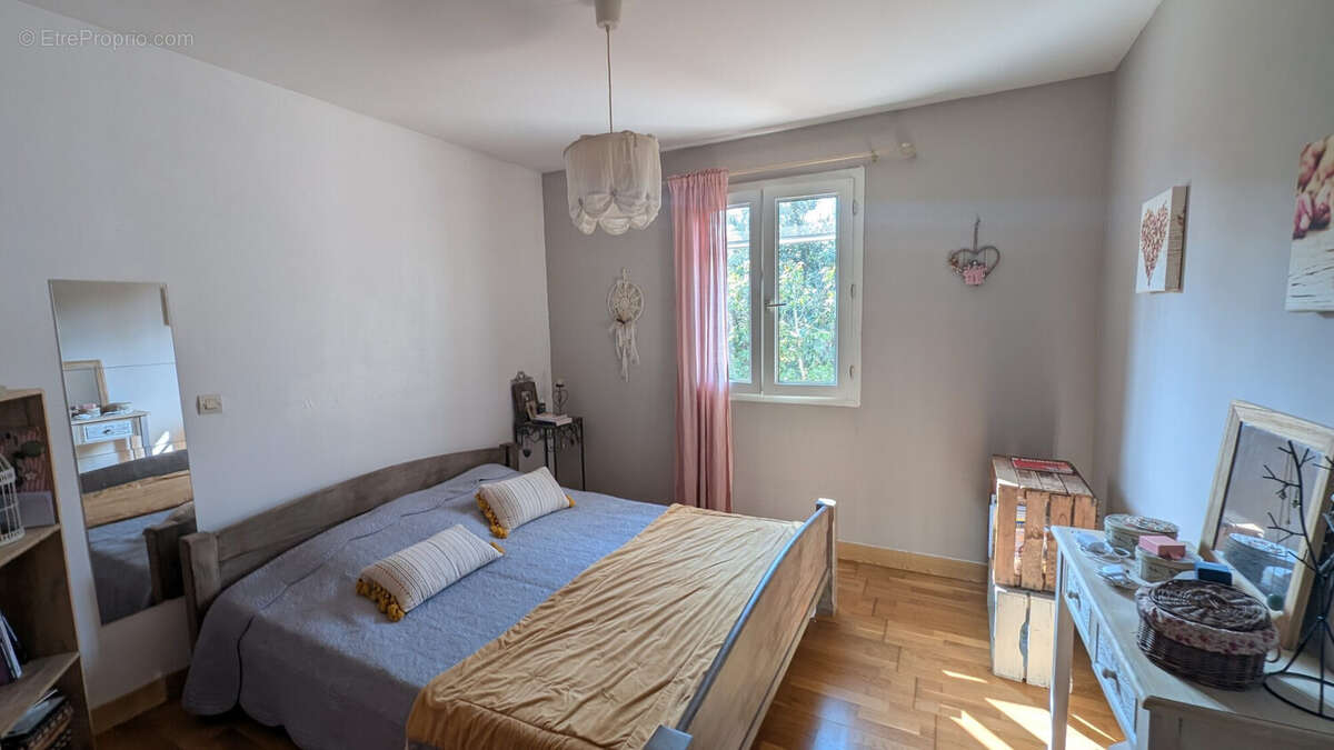 Maison à SAINTE-ANASTASIE-SUR-ISSOLE