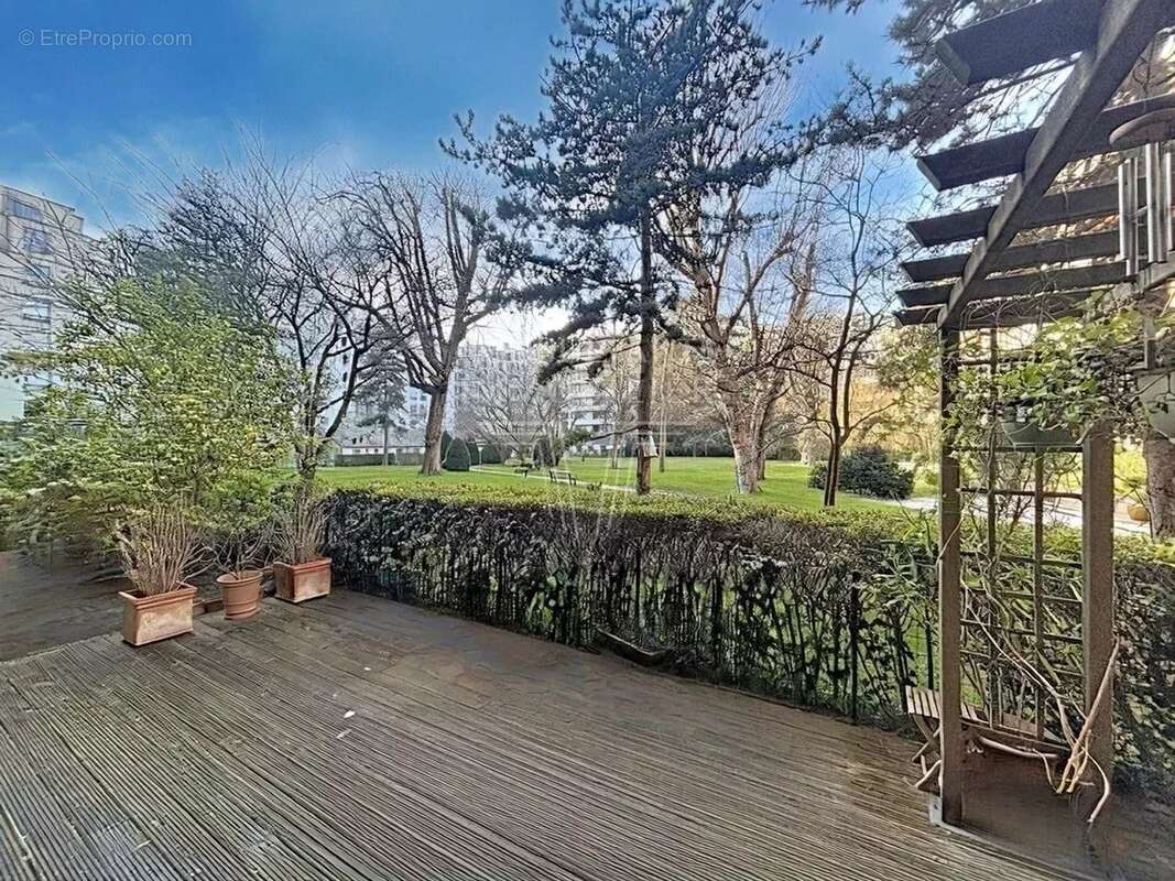 Appartement à NEUILLY-SUR-SEINE