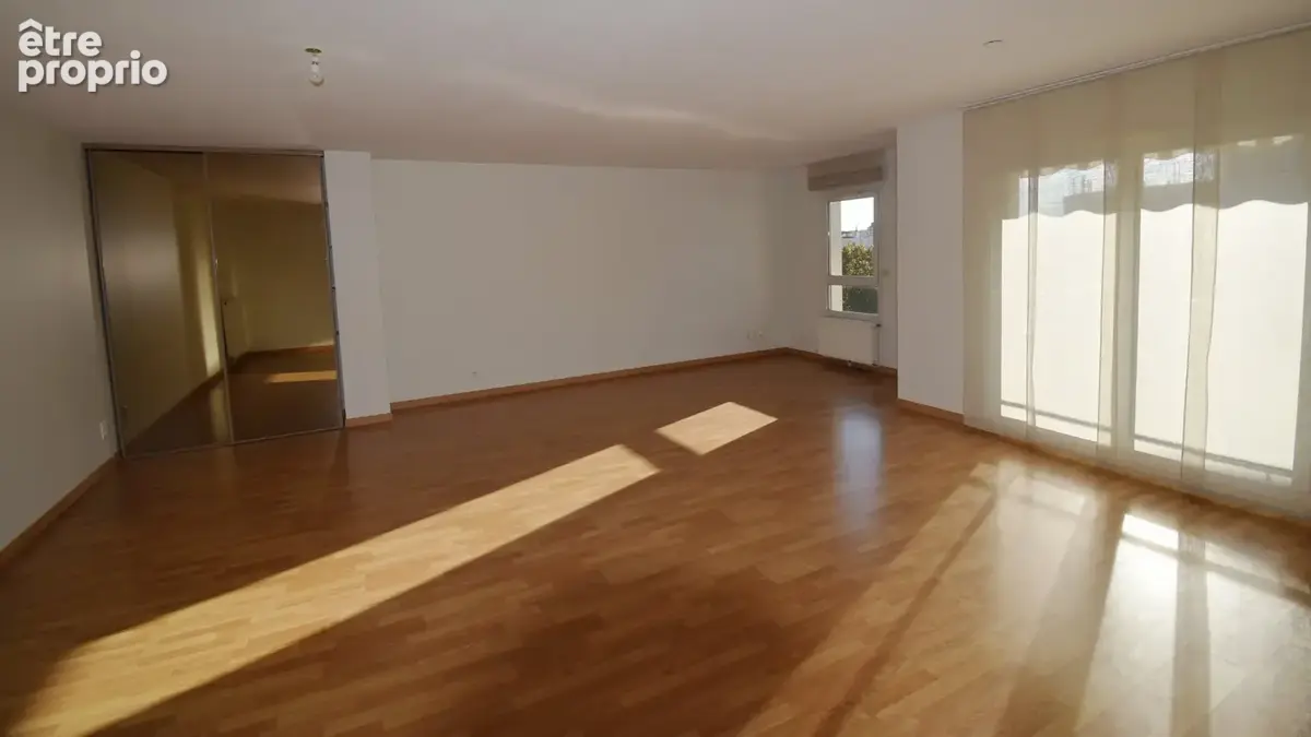 À VENDRE - QUARTIER JEANNE D'ARC - Appartement T5 111,90 m² au dernier étage - photo 2