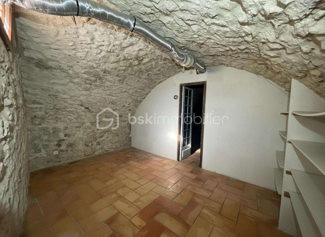 Appartement à TOURRETTES