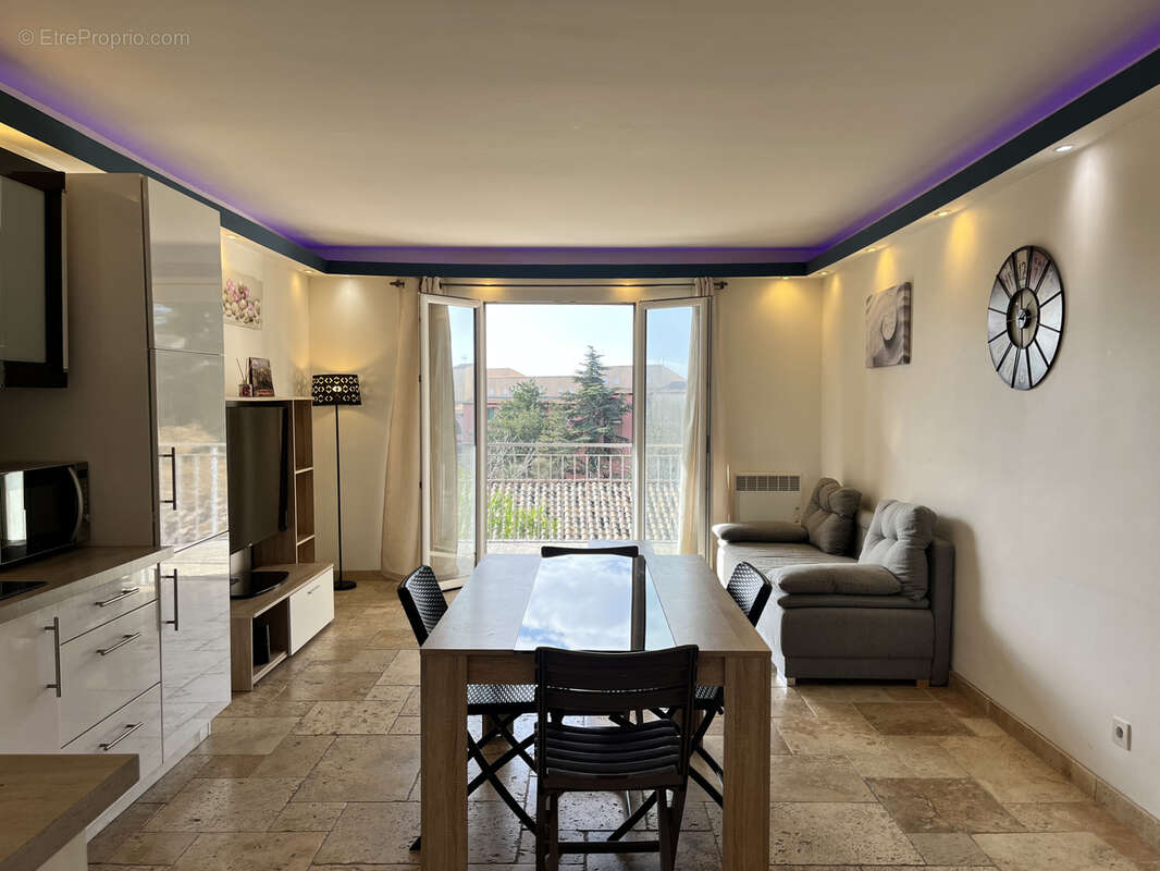 T2 rénové de 40 m2 avec terrasse et vue mer   Six-Fours-les-Plages - photo 2