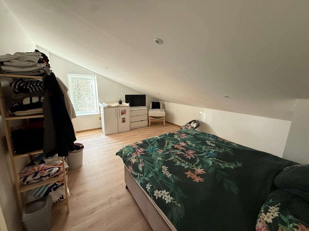 Maison à SAINT-YZAN-DE-SOUDIAC