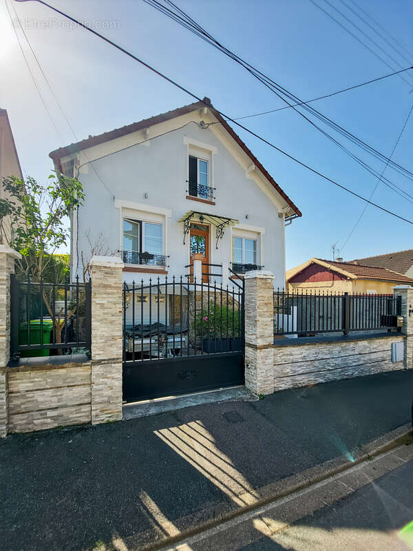 Maison à SAVIGNY-SUR-ORGE
