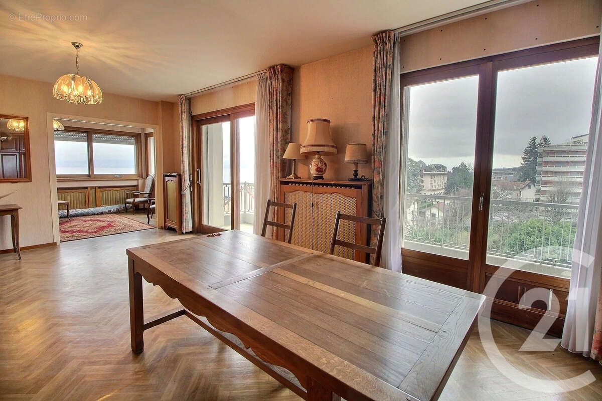 Appartement à EVIAN-LES-BAINS