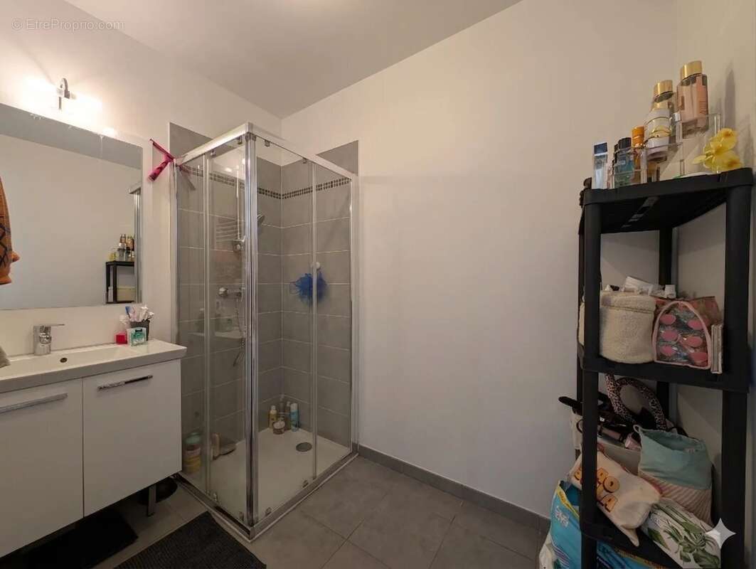 Appartement à SAINT-LAURENT-DU-VAR