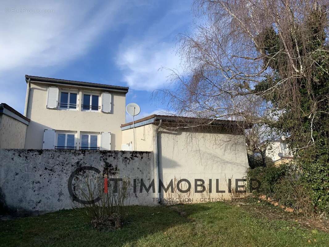 Maison à LA TOUR-DU-PIN